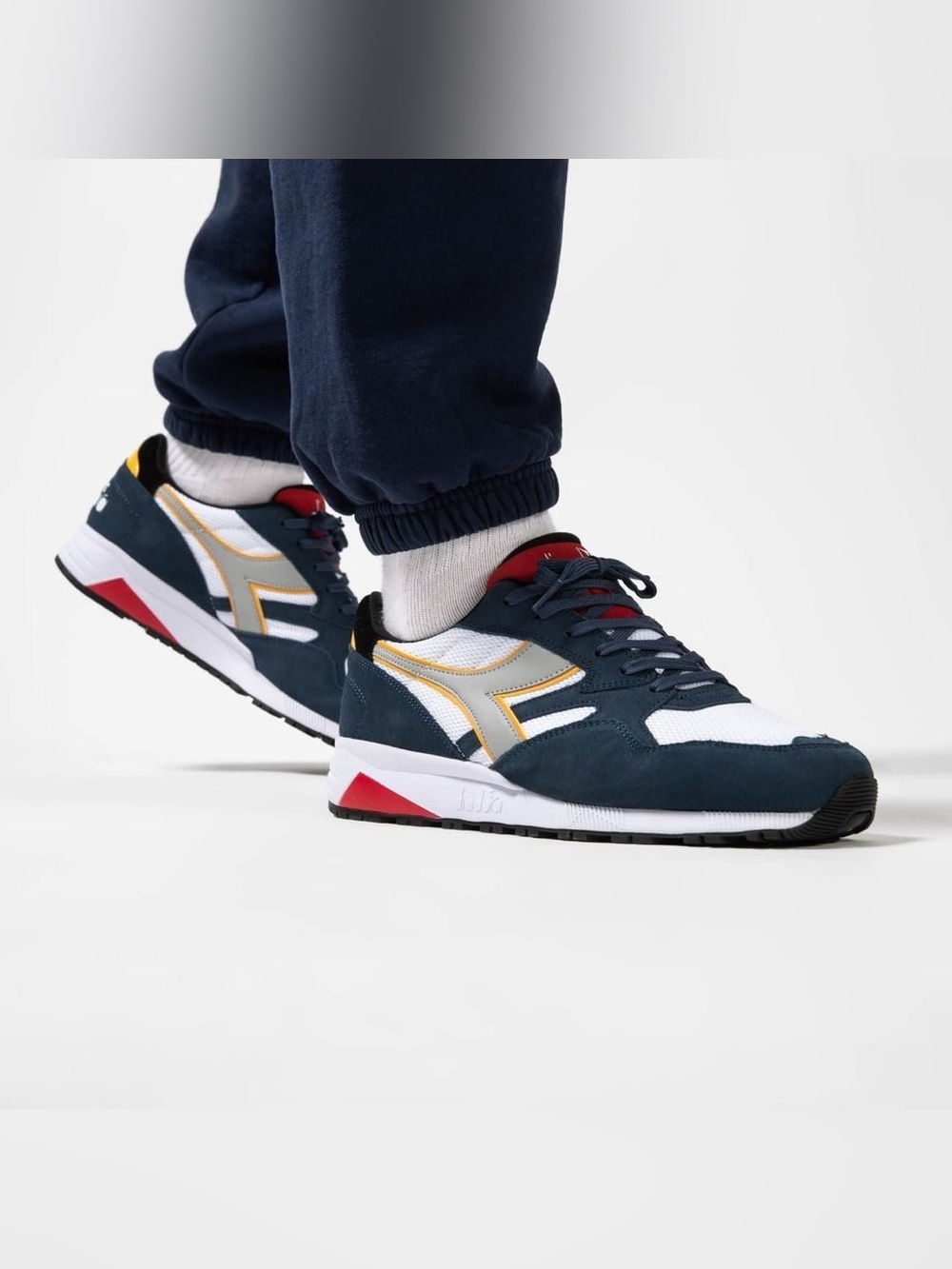 DIADORA Mens N902s